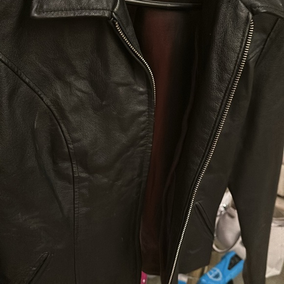 Leather jacket size Large and zips up…..great find - Picture 5 of 6